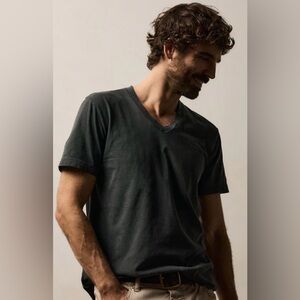 James Perse Men's Grey V-Neck T-Shirt